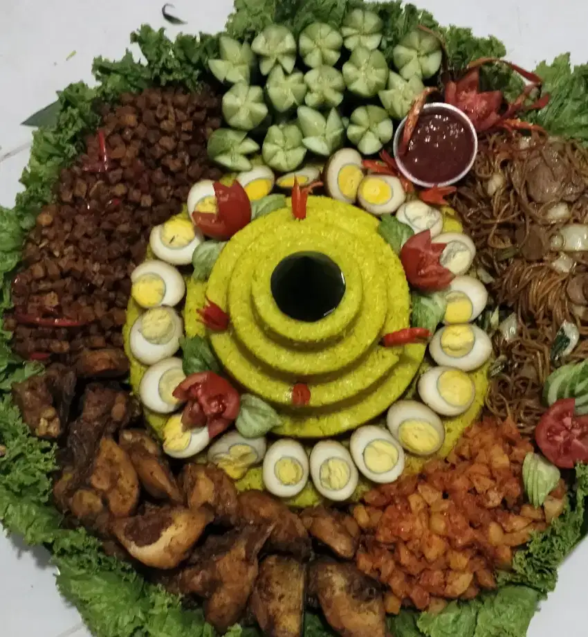 NASI KUNING TUMPENG