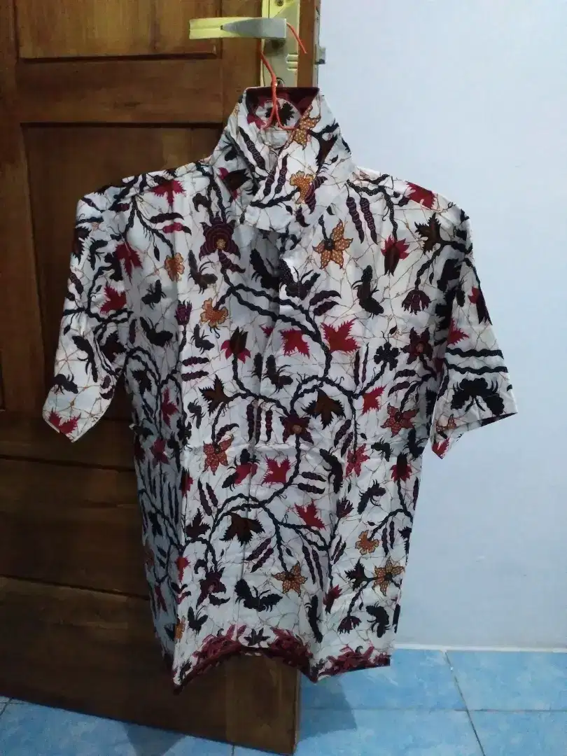 Kemeja dan dress batik pasangan