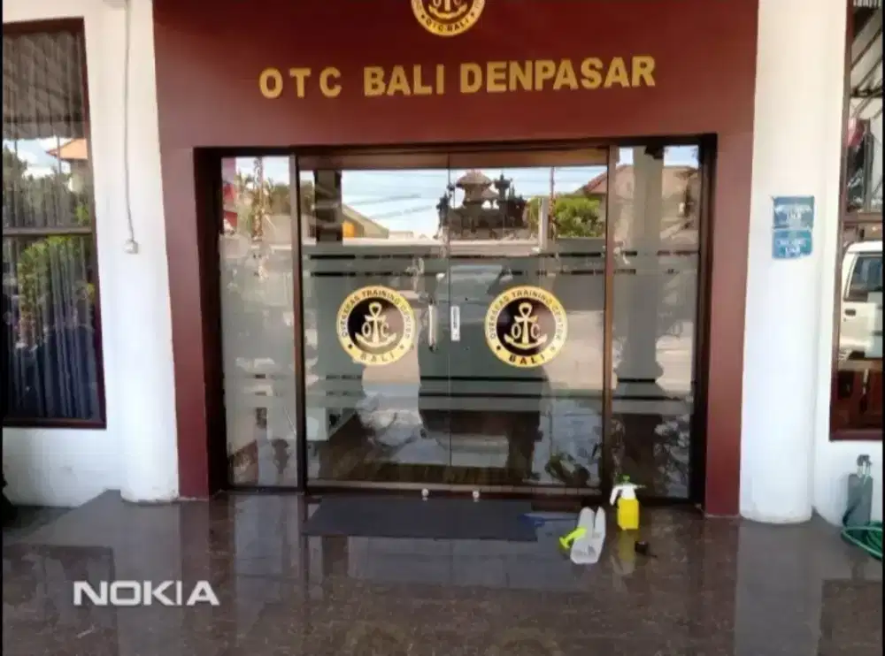 Stiker sanblas dan kaca film mau pesan bisa whatsapp