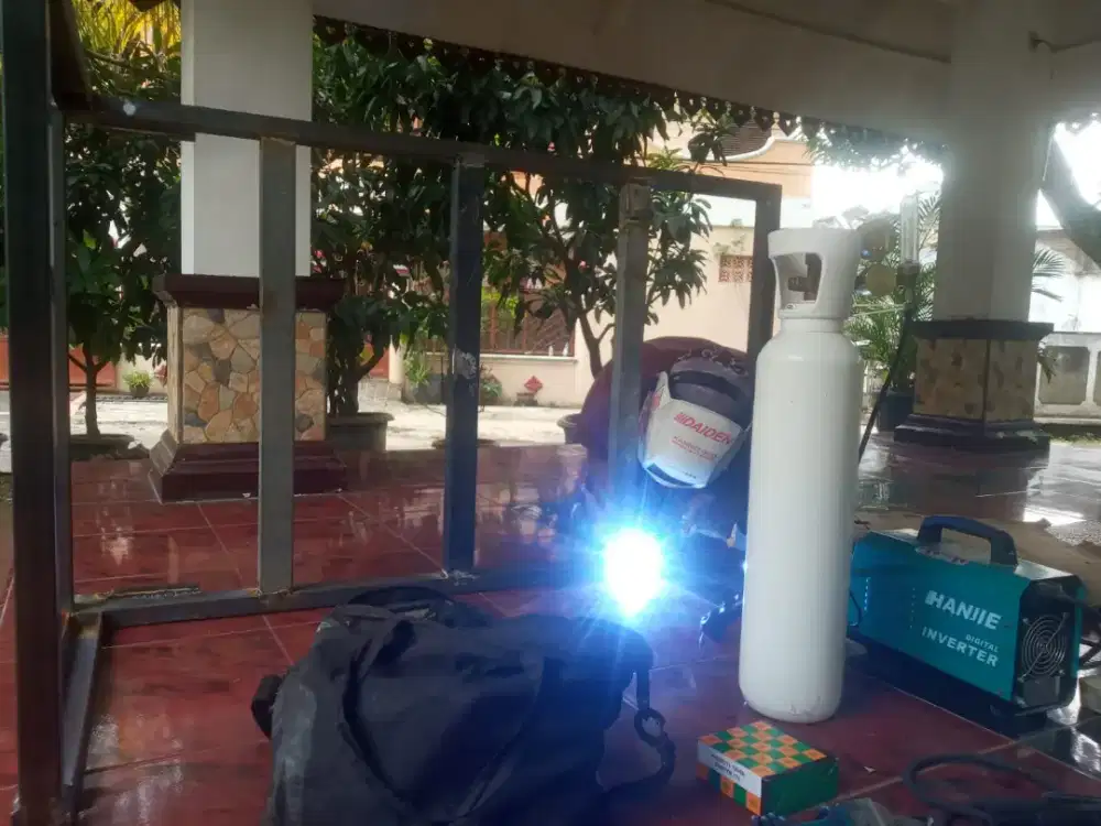 Tukang las panggilan