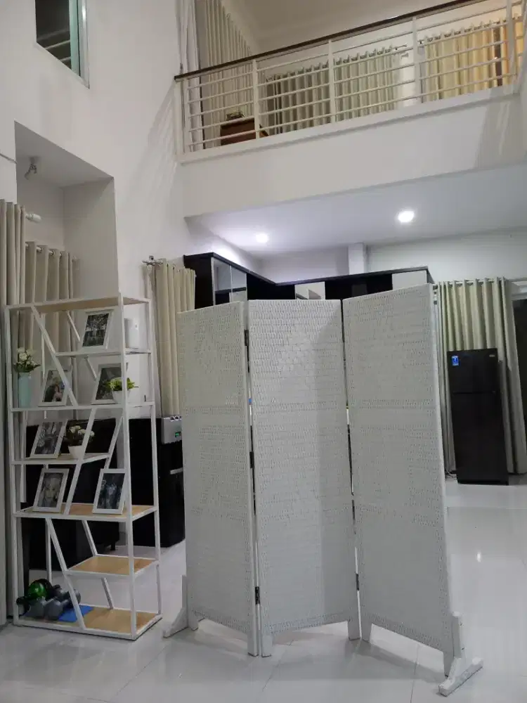 Partisi / penyekat ruangan sintetis rotan