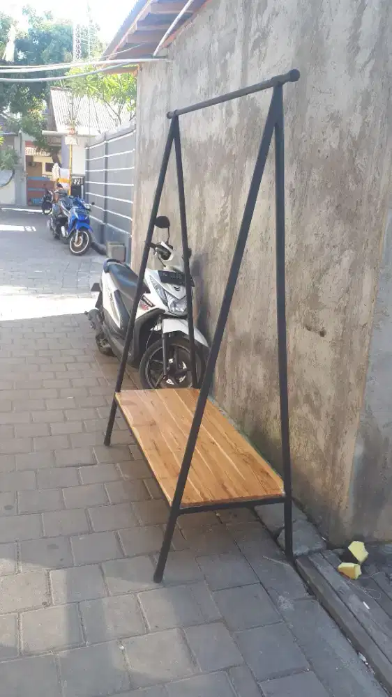 Gantungan baju besi kayu jati
