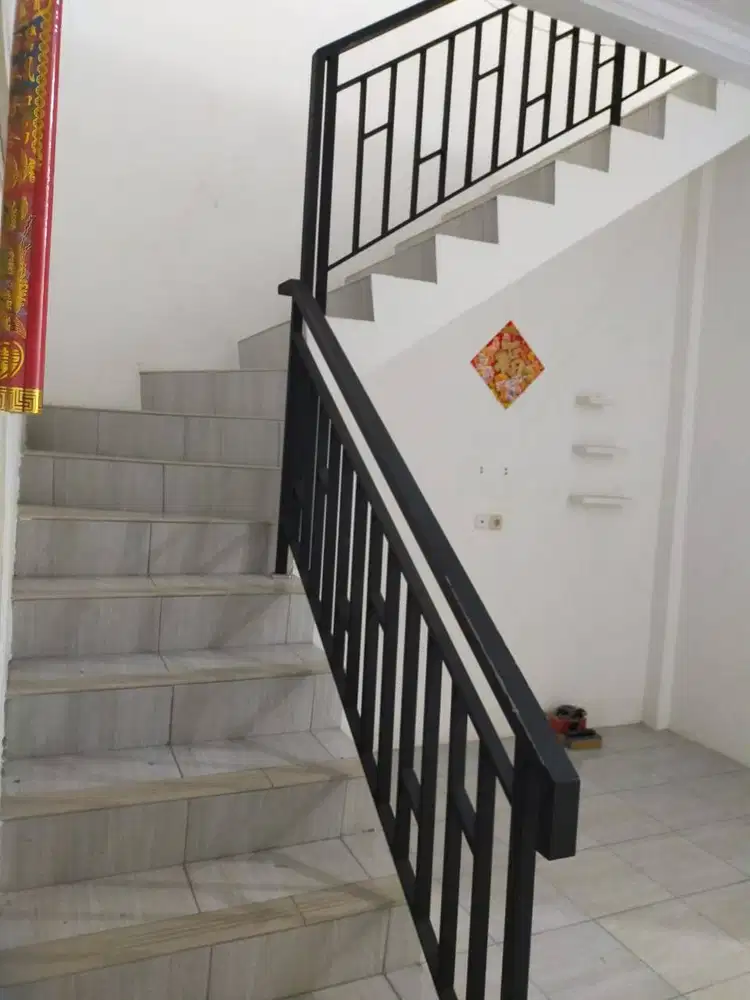 Disewakan rumah baru di jl Waru 4  Cengkareng Indah, 2 Lantai