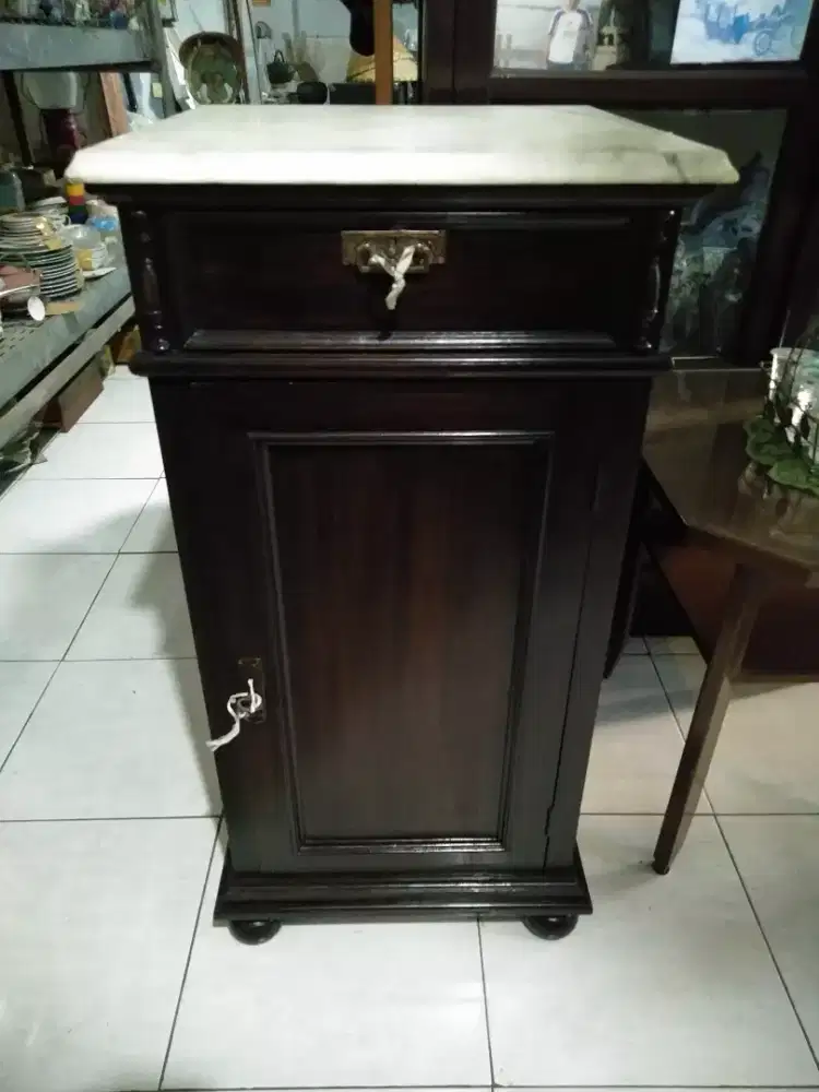 Lemari Sepintu Marmer Lawas