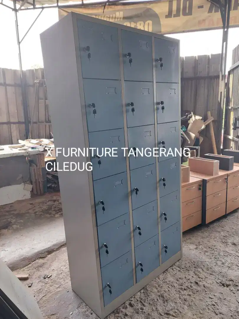 Loker besi krisbow 18 pintu