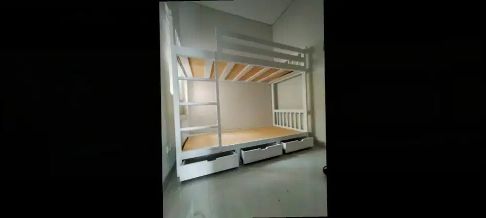 Tempat tidur jati Belanda susun