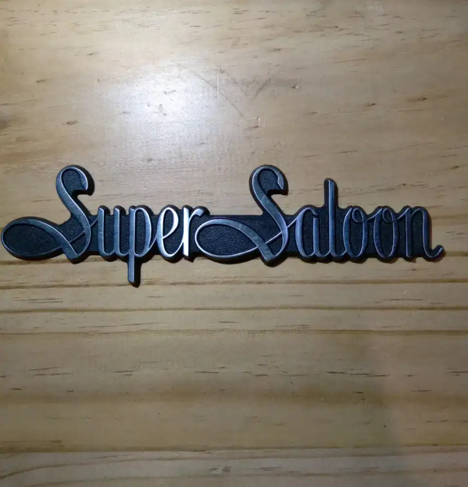 Emblem SUPER SALOON Toyota Crown