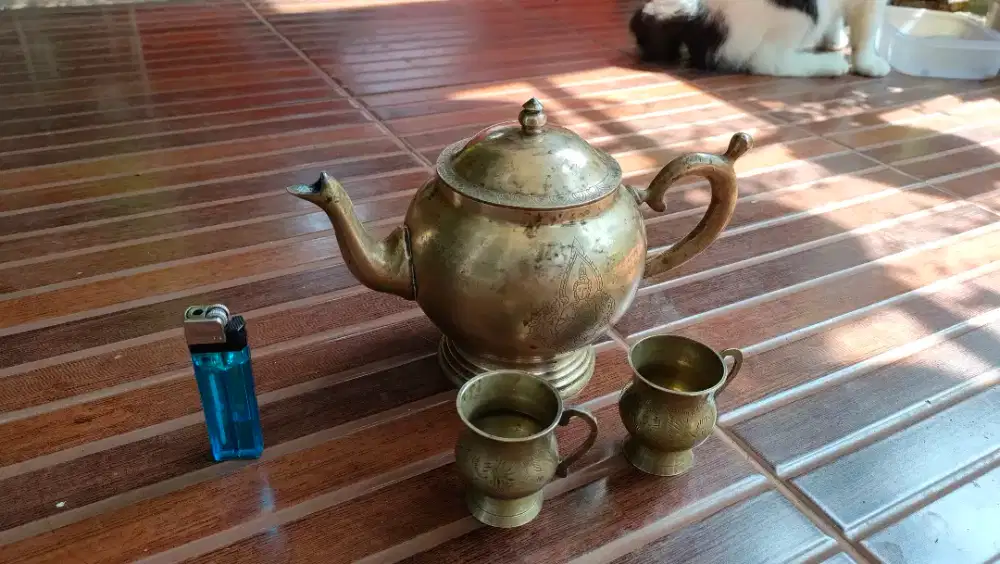 Teko Kuningan antik jadul