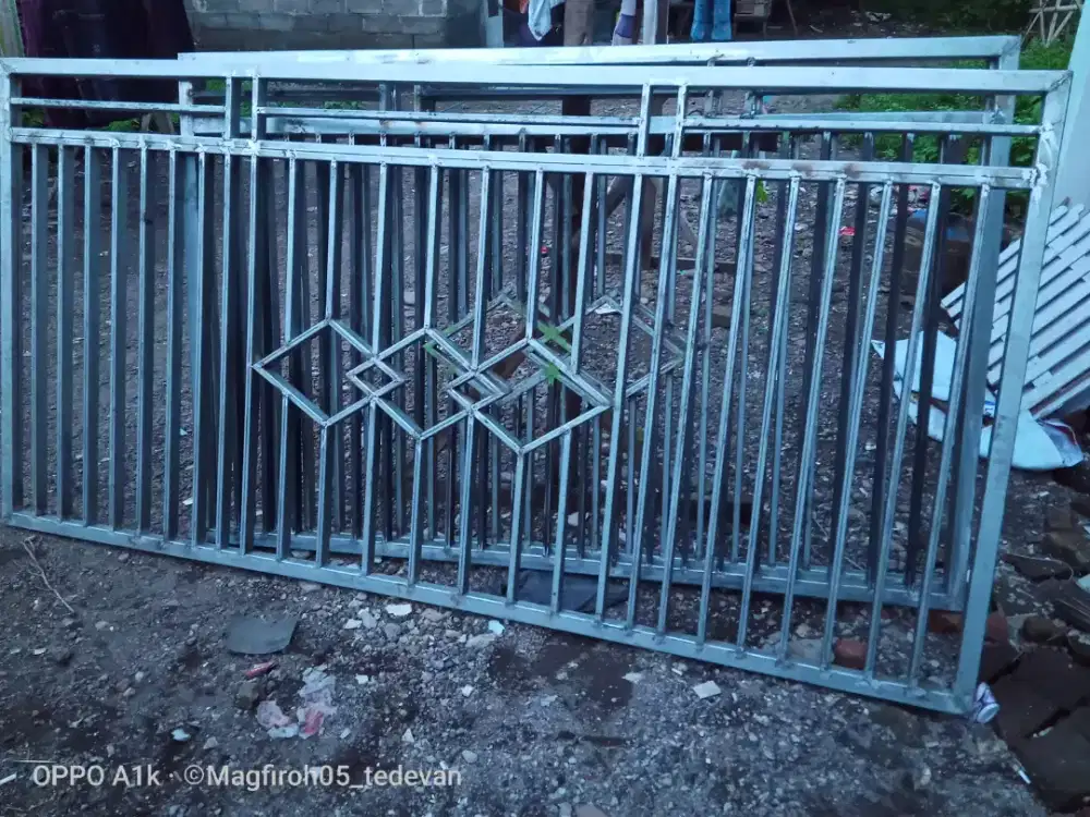 Pagar hollow galvanis dan baja ringan.