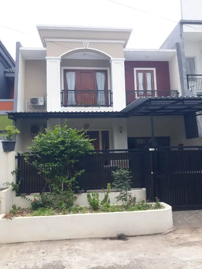 Rumah 2 lt, hdp utara, 8x18, di Metro Permata