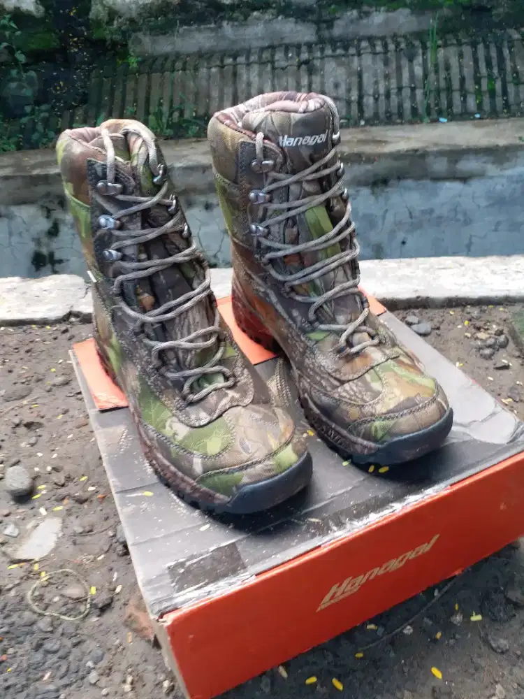 Sepatu boots Hanegal