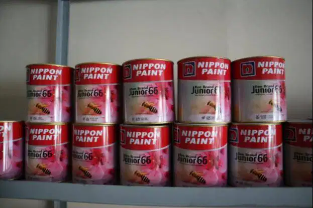 Bee Brand cat kayu dan besi