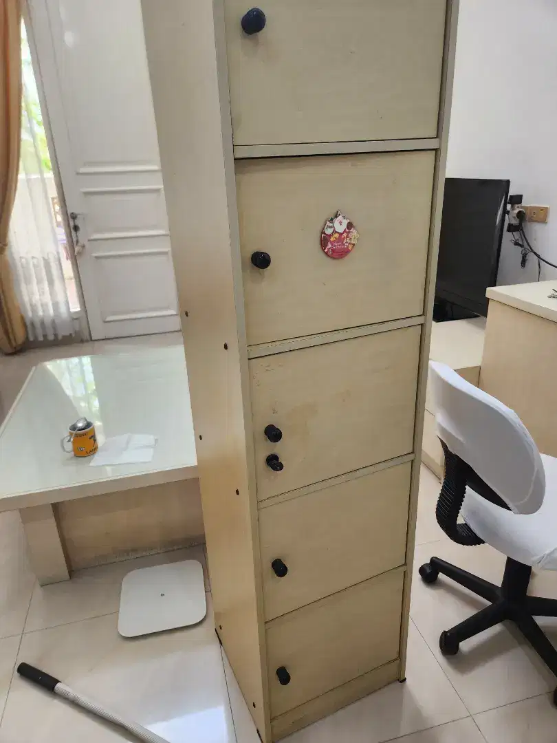 Lemari 5 pintu lebar 42 x tinggi 170 x tebal 38