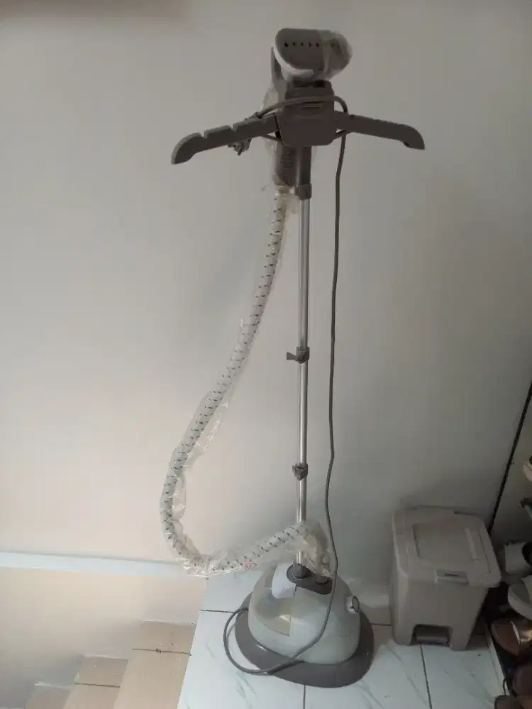 GARMENT STEAMER KRIS WHT GRY 1L GS63-BJ