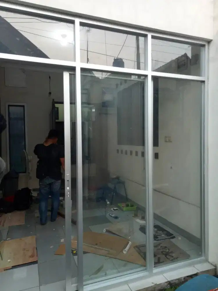 Partisi kaca + pintu