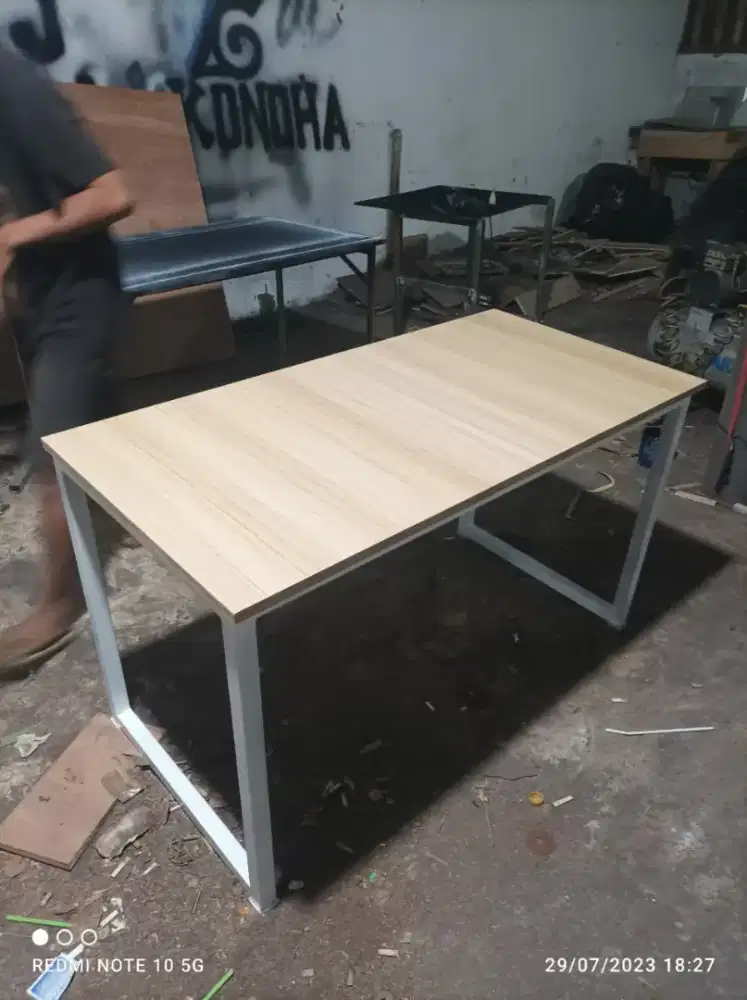 Meja kerja meja kantor uk. 120*60*70