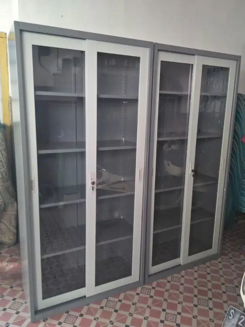 Lemari arsip/filling cabinet