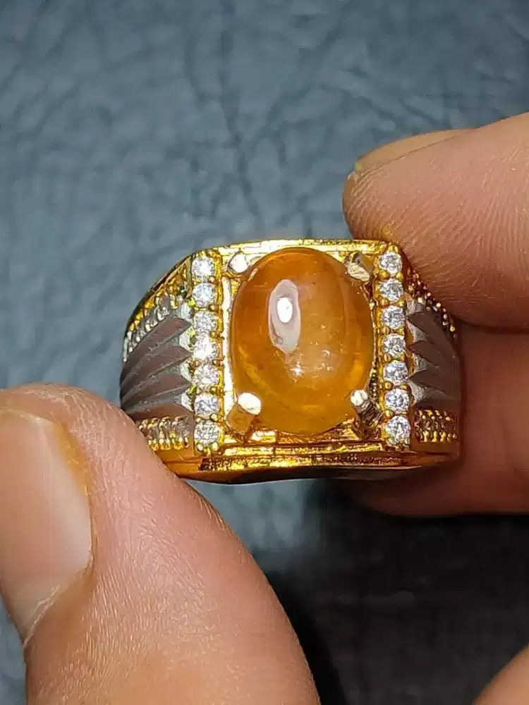 Cincin batu orange saphir