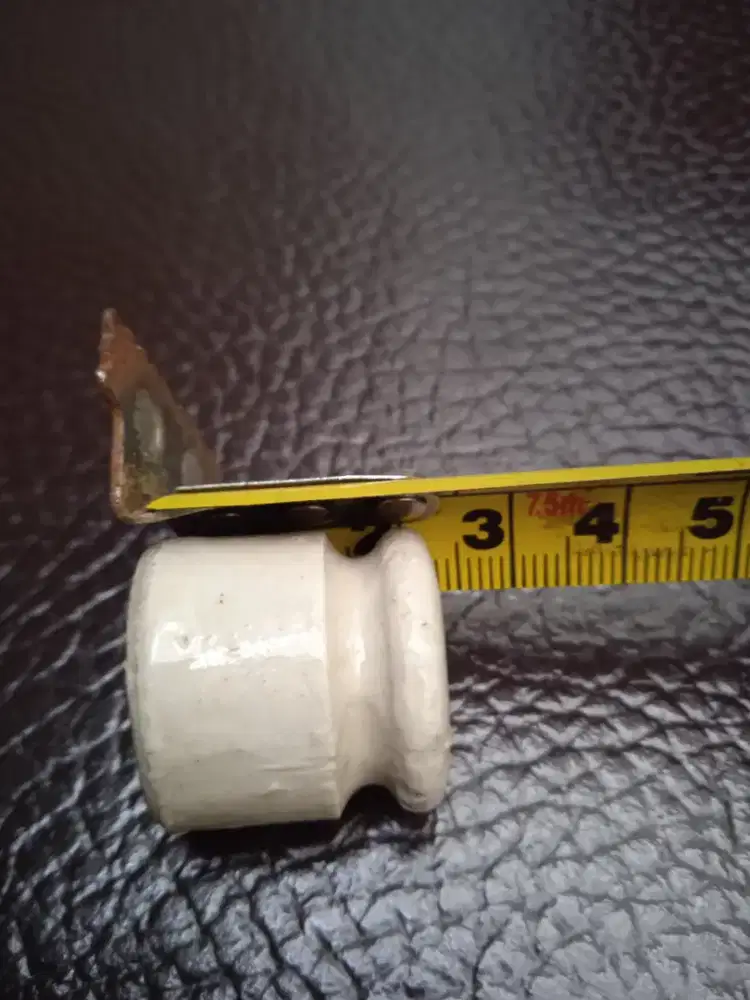 Isolator Listrik Keramik Porselen 2,5 cm