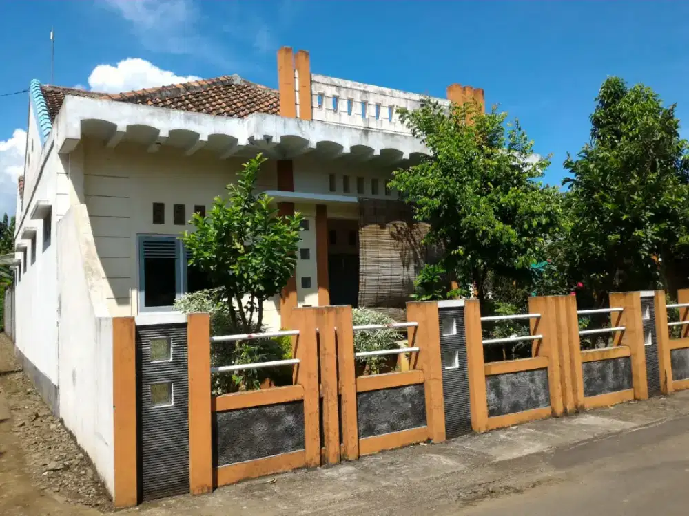 Rumah Luas nyaman bisa buat usaha garment furnitur dll