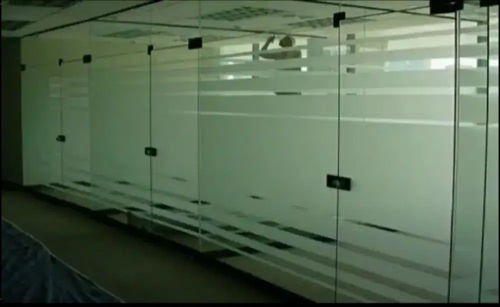 Tak perlu ragu lagi stiker sanblas&kaca film buat ruangan teduh dingin