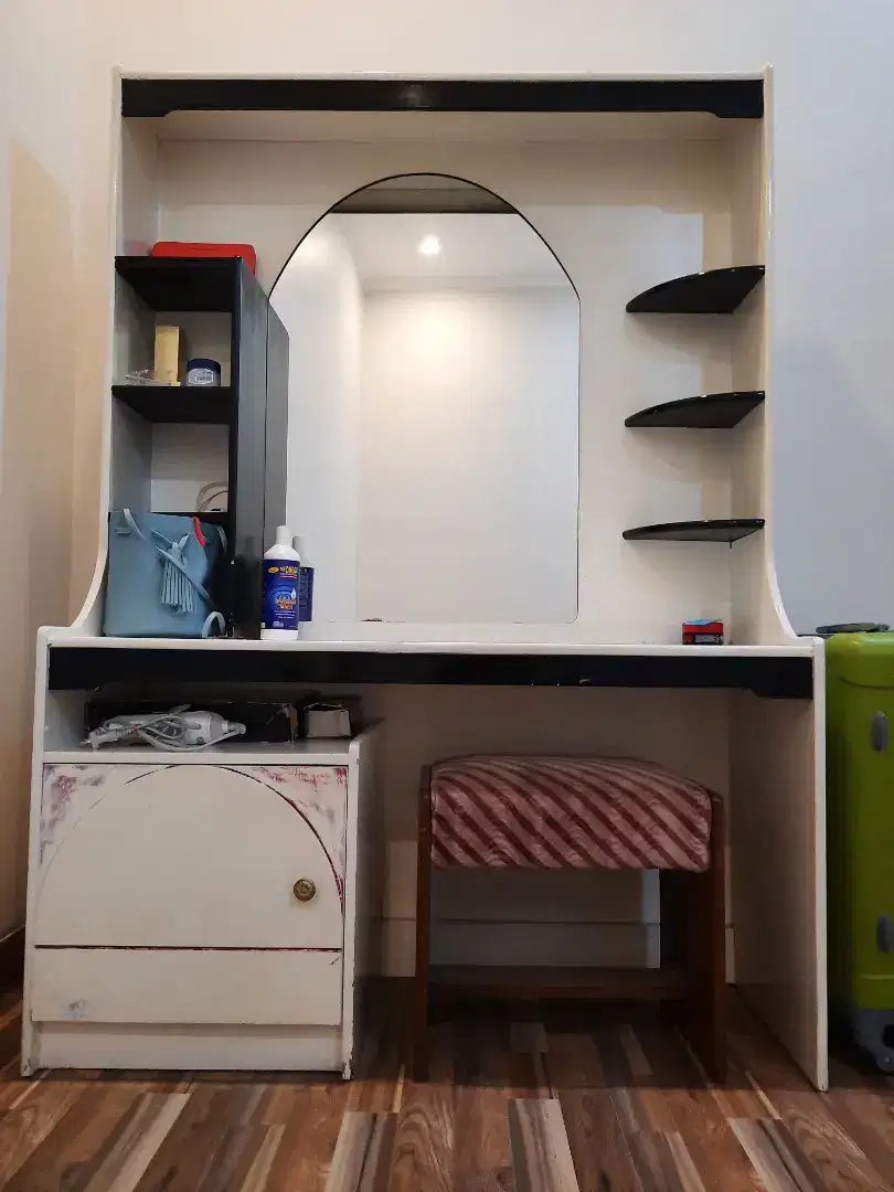 Meja kaca rias bagus