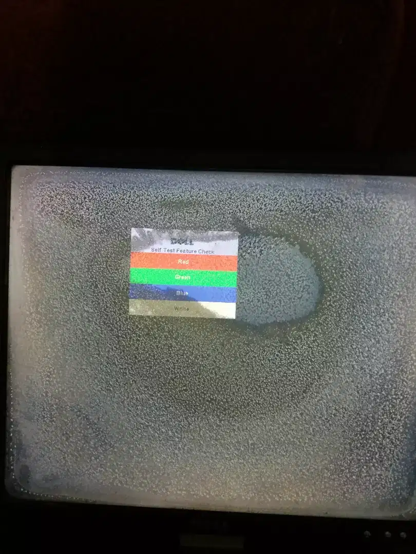 LCD Dell 15 in hidup, gbr rdup ok2