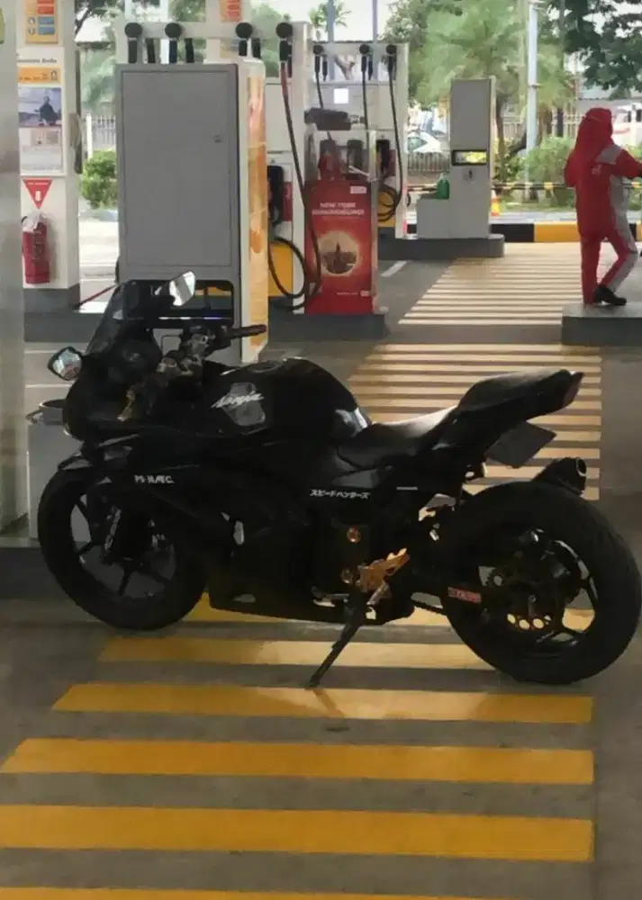 Dijual cepat kawasski ninja 250cc th 2010