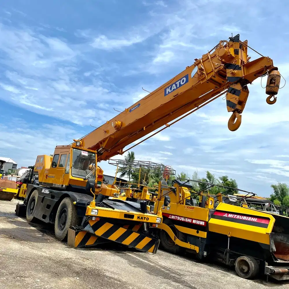 Dijual ! Rough Terrain Crane Kato KR25H-V. Kap 25 Ton. Ex Japan