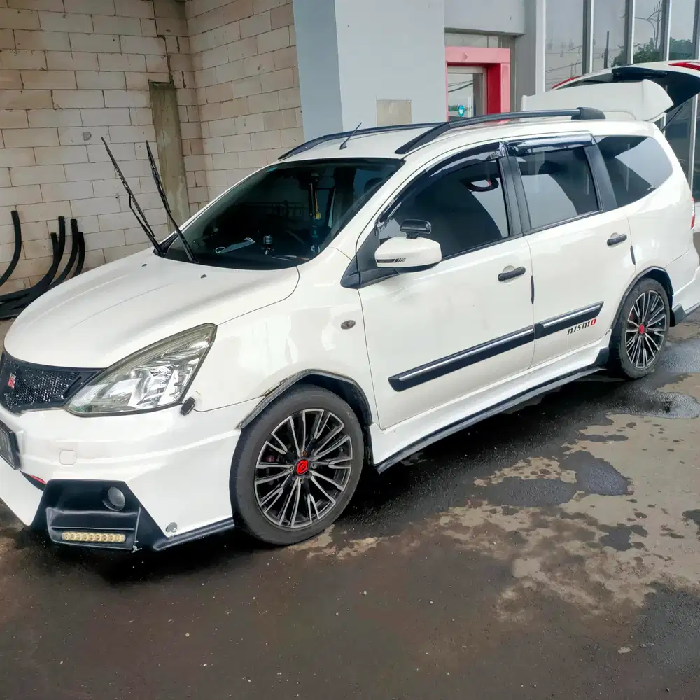 Nissan Grand livina 2015 AT