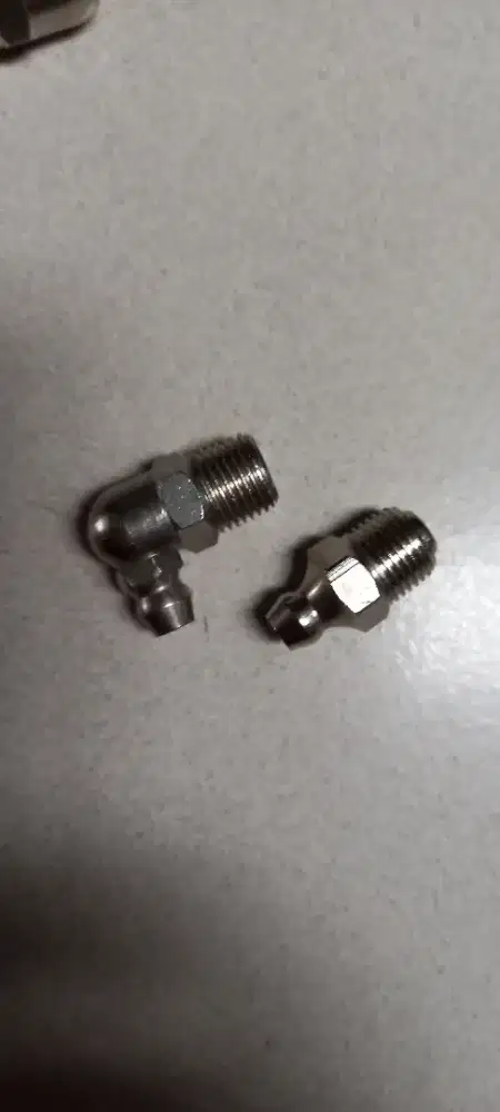 Nepel pengisian grease atau gemuk