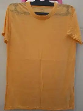 Kaos warna kuning