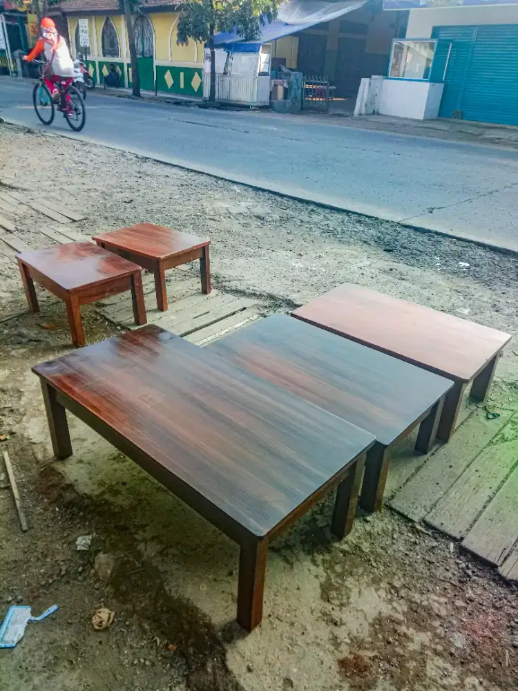 Meja lesehan berbagai ukuran