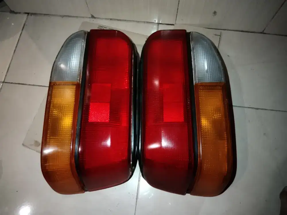 Stoplamp sepasang ford ghia 323 hatchaback