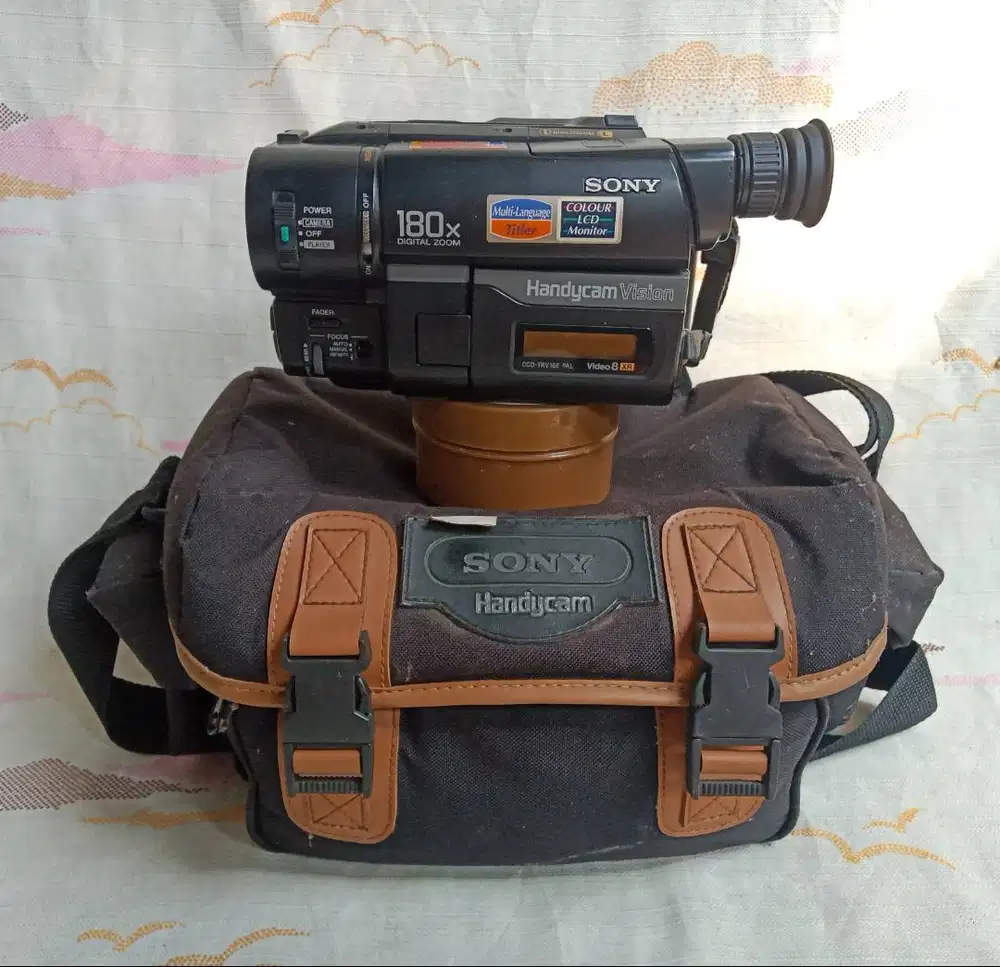 Sony Handycam CCD-TRV16E  Kondisi Sangat BAIK & Barang Simpanan