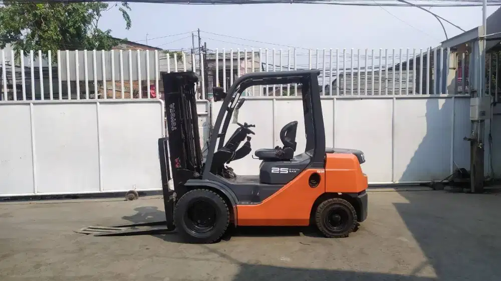 Forklift Toyota 4.5 Meter 2.5 Ton Berkualitas