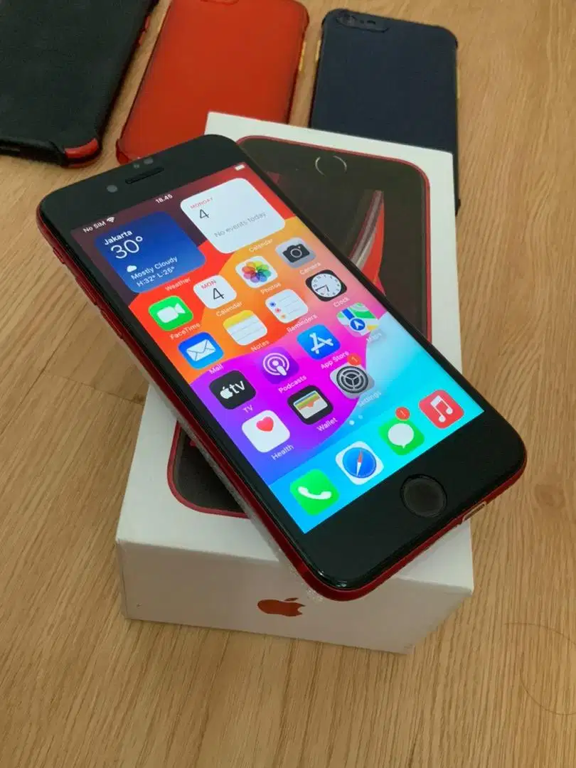 (Jual murah) Iphone SE 2 2020 RED 128GB Fullset (Like New)