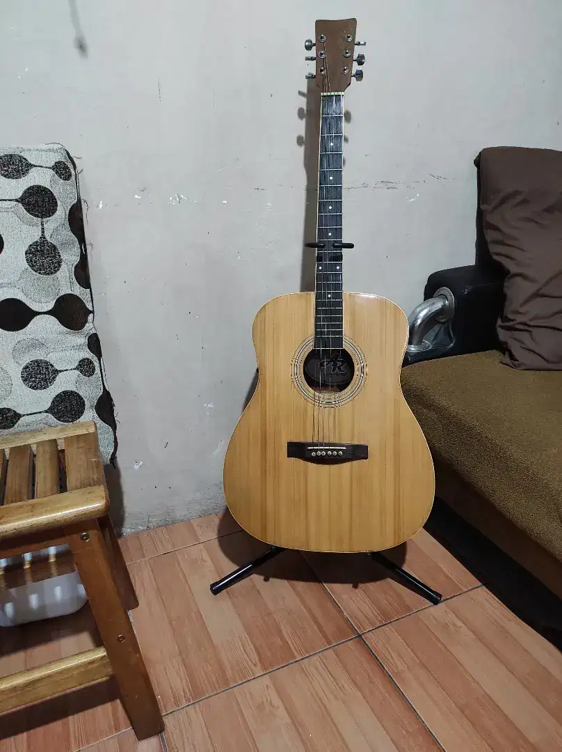 Gitar akustik merk AR