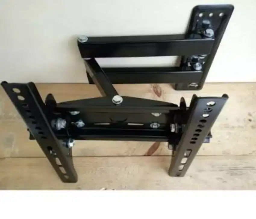 Breket tv swivel (gantungan tv)