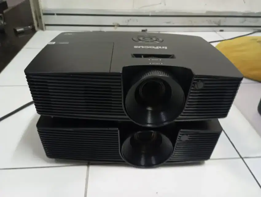 Di beli projector bekas satuan maupun borongan