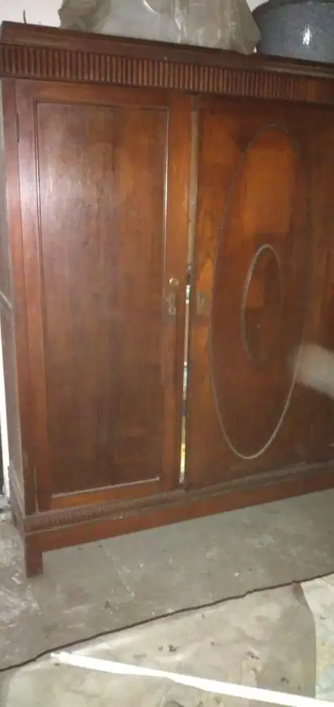 LEMARI BAJU KAYU JATI ANTIK ASLI
