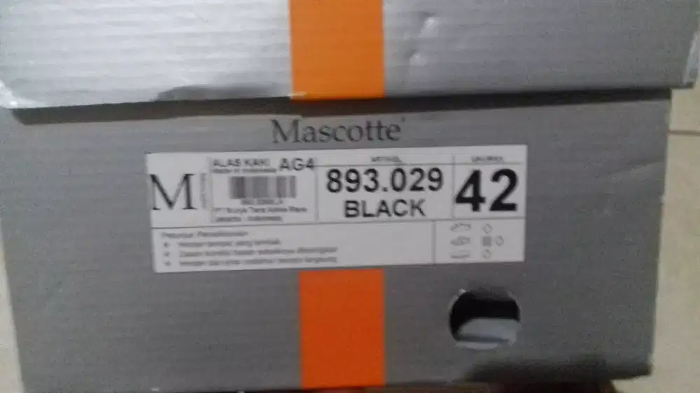 Sepatu sneaker mascotte new