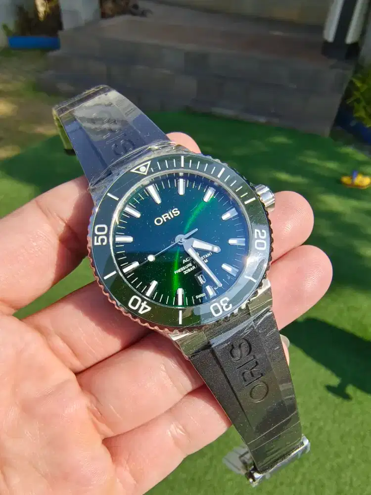 Oris discount aquis hulk