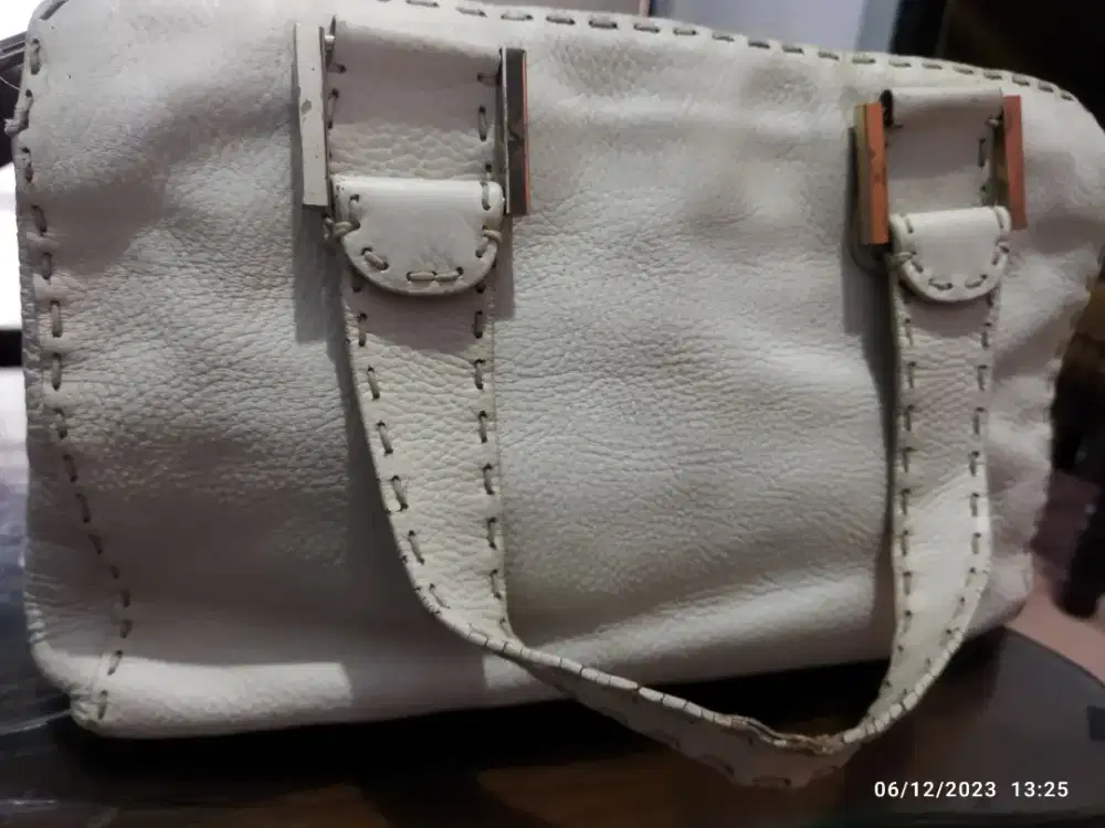 Tas kulit Fendi