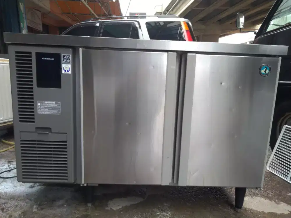 Undercounter chiller