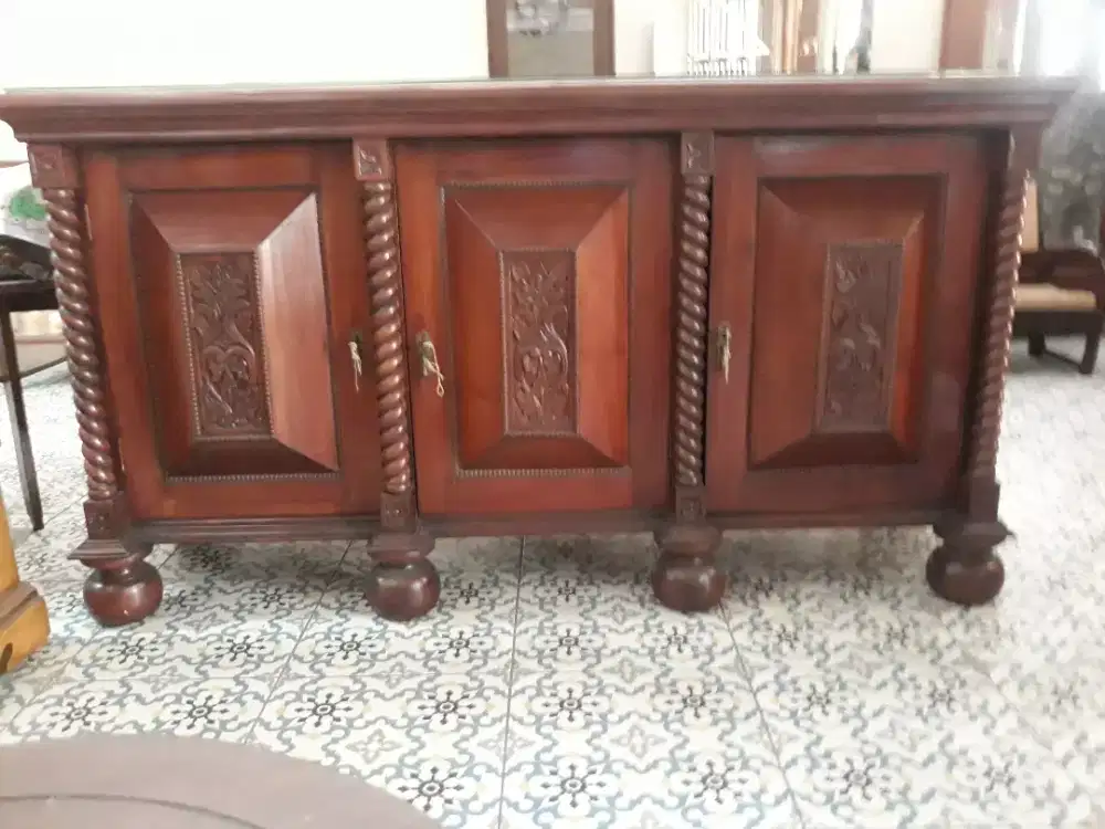 Bufet Vanderful Antik Kuno