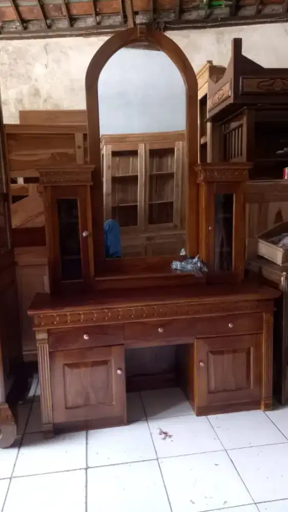 Tolet kaca rias murah