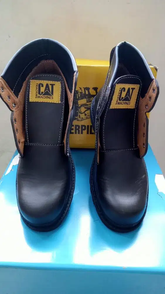 Sepatu CATERPILLAR no 41