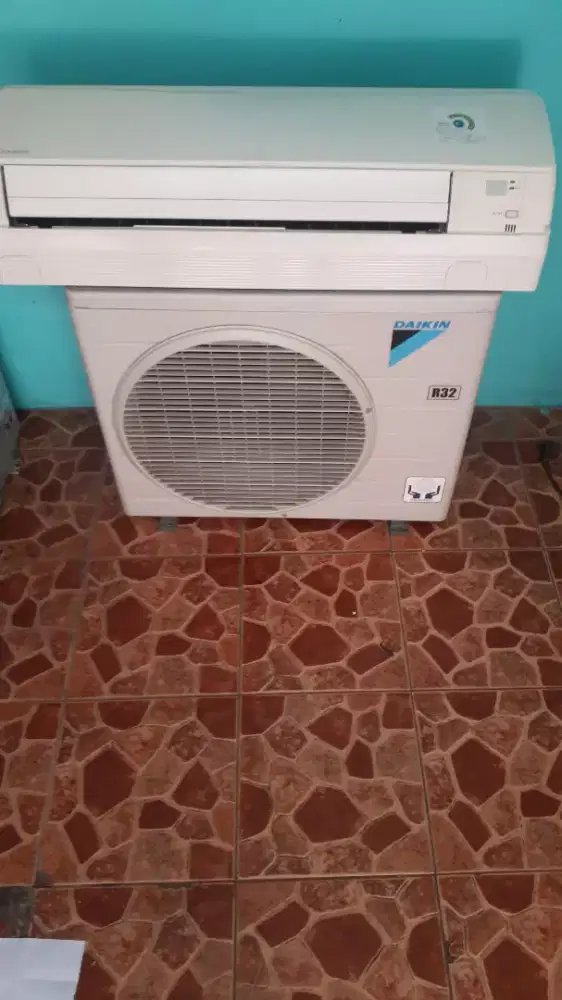 Ac daikin  thailand 1 pk R 32 daya wat 700 'n