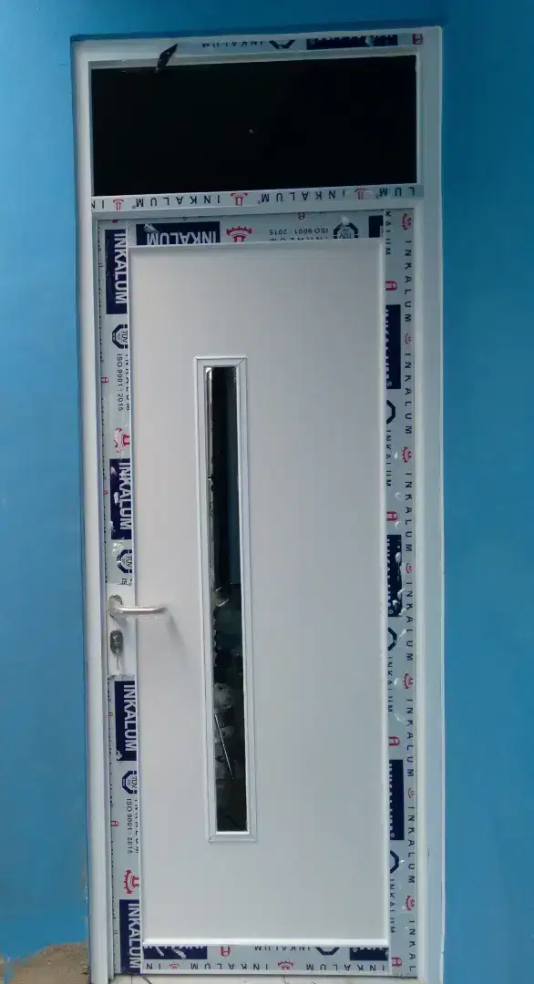 Pintu panel aluminium